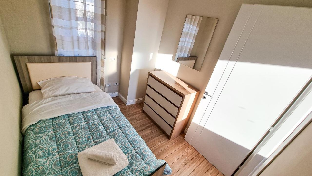 Skyline View 2Br Apartment ติรานา ภายนอก รูปภาพ